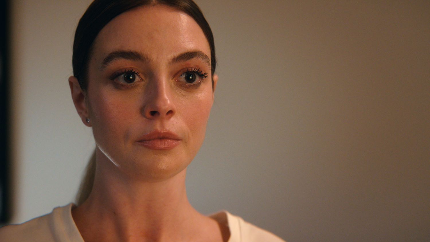 Dítě jí začalo říkat mami a z matky udělala blázna. Na Netflix míří mládeži nepřístupný psychologický thriller o děsivé chůvě