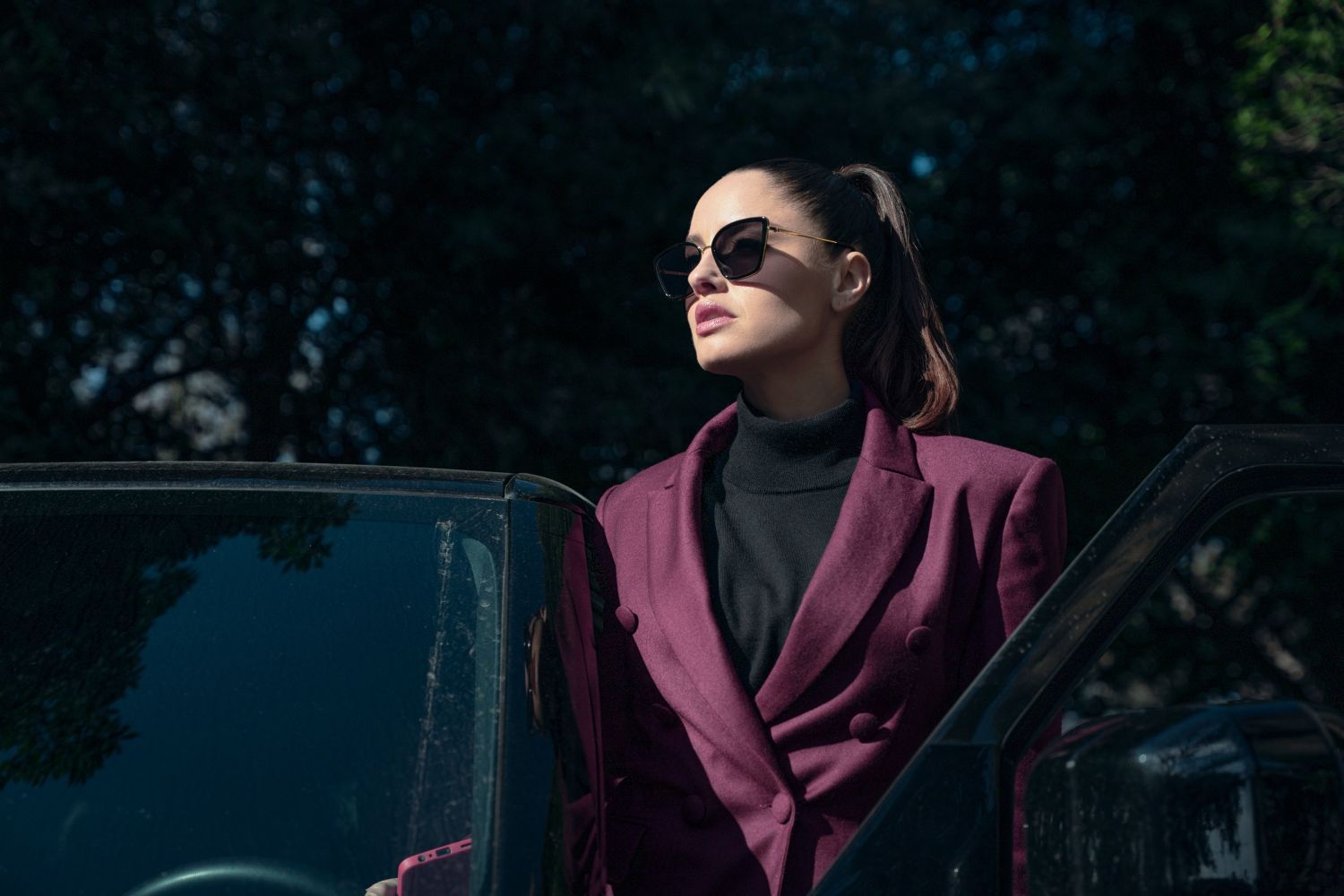 Na místě vraždy našel obraz svého rodného domu. Netflix chystá neobvyklou kriminálku plnou tajemství a zvratů