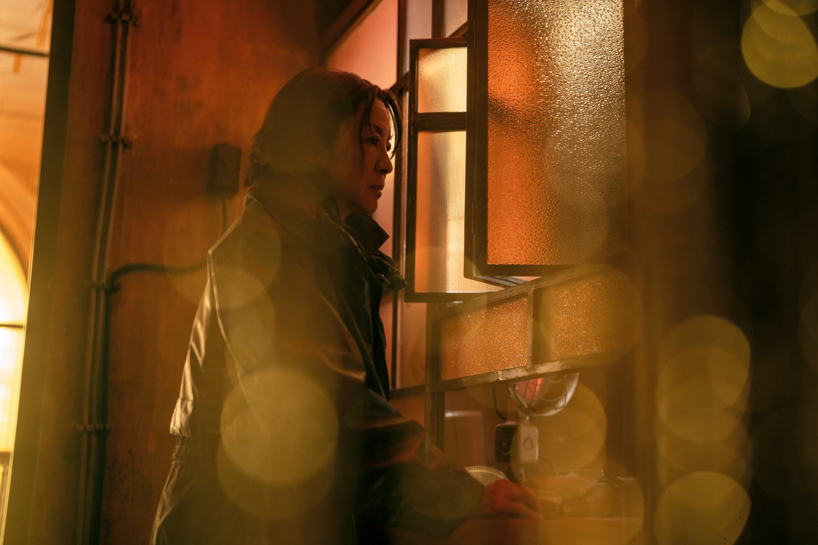 Michelle Yeoh jako Olwen v seriálu Blade Runner 2099