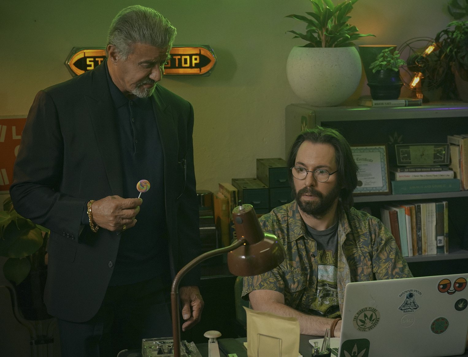 Sylvester Stallone a Martin Starr v seriálu Král Tulsy