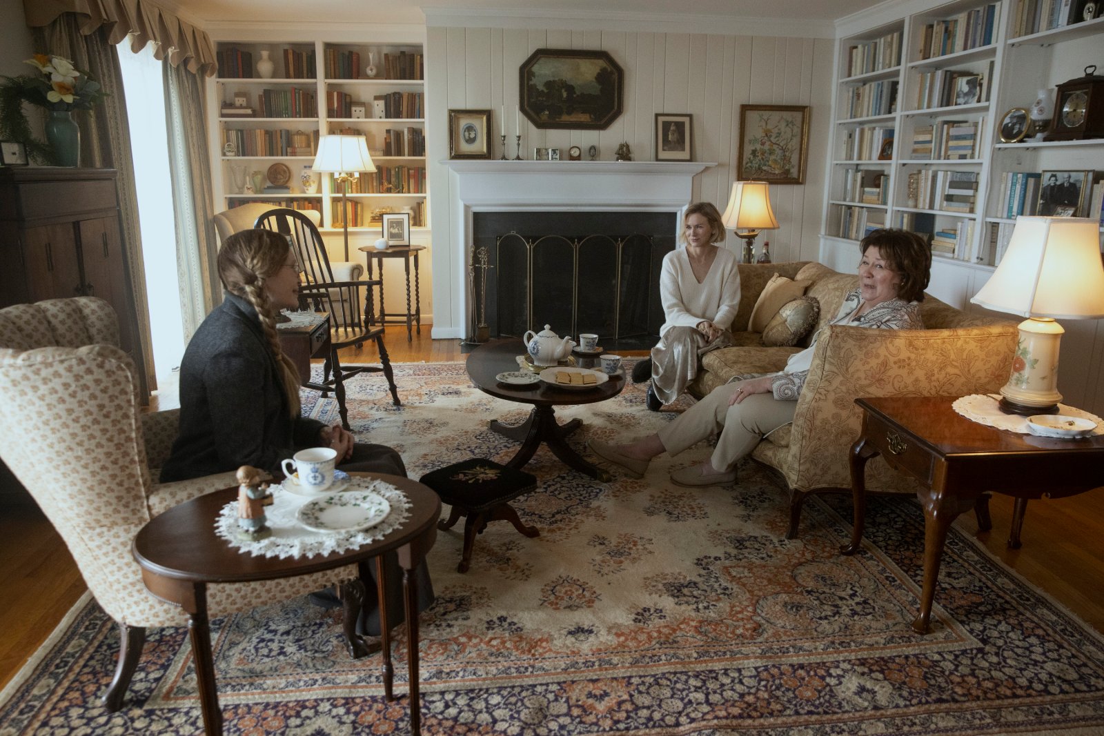 Mia Farrow, Naomi Watts a Margo Martindale v seriálu Vidím vás (The Watcher)